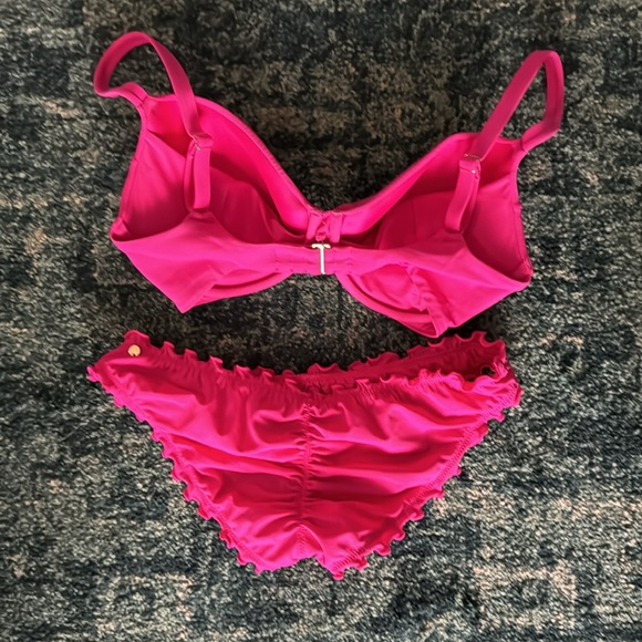 🦋Victoria Secret Swim Hot Pink 34DD and Medium Scrunch Cheeky Bottom Bikini Set - Picture 2 of 2